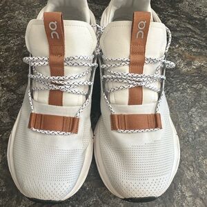 On Running Women's Athletic Shoes - White and Brown